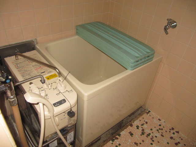 Bath. Balance kettle ・ Shower