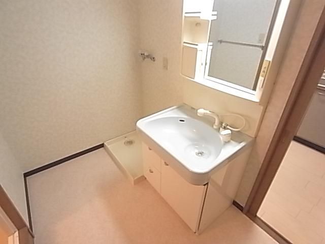 Washroom. Popular items Shampoo dresser