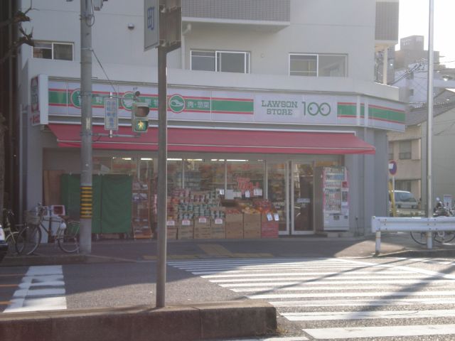 Convenience store. Lawson 100 up (convenience store) 390m