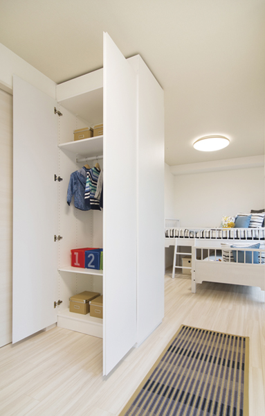 <Western-style> Western-style (2) and Western (3), You can adjust the space by a movable storage. When a child is small, the bout, Post-growth can also be used as a "two-room" by moving the movable storage