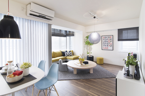<A type> a "corner sash" living. Room with a sense of openness of about 20.3 quires in LDK. Air conditioning of ecotype, LED lighting of long life are also included