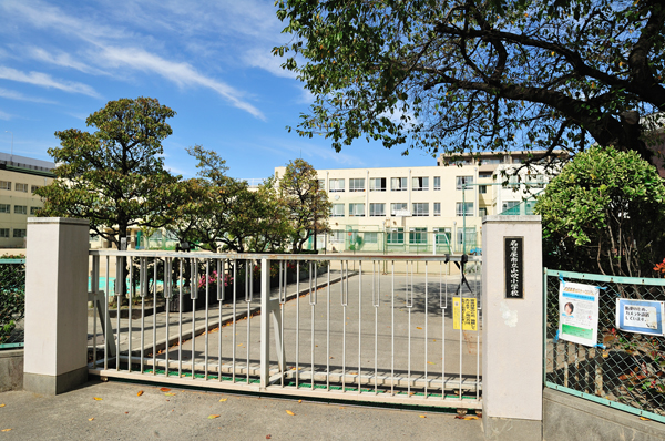 Surrounding environment. Yamabuki elementary school (a 9-minute walk ・ About 720m)