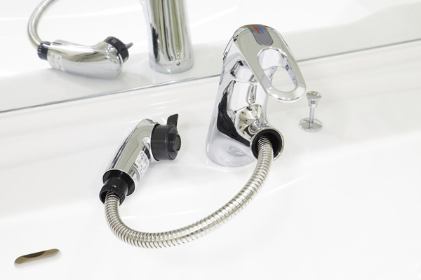 Bathing-wash room.  [Single lever faucet with sink shower] Hand shower faucet washable pull out the head to every corner of the sink has been adopted (same specifications)