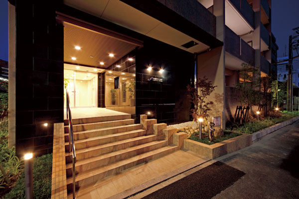 Features of the building.  [entrance] Private residences that are friendly to one floor 3 House of privacy. It is the entrance that was hauntingly profound in the elegant atmosphere, such as proud to live here