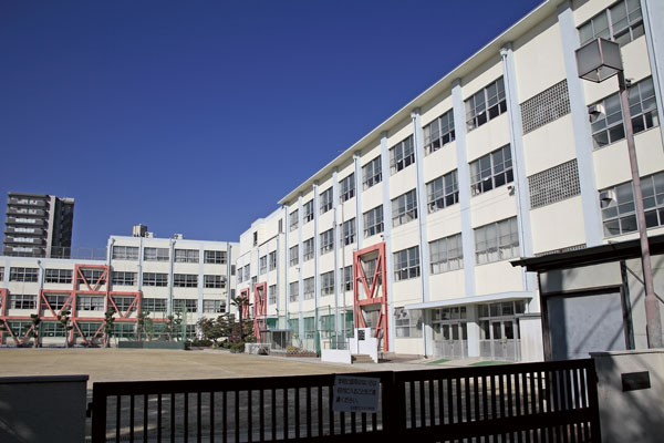 Surrounding environment. Yada elementary school (a 15-minute walk ・ About 1130m)