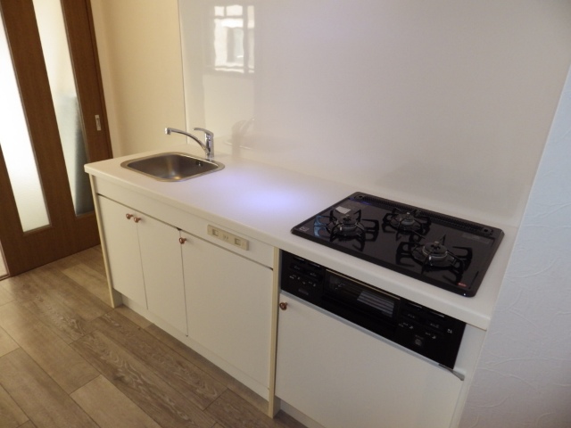 Kitchen. 3-burner stove in the kitchen