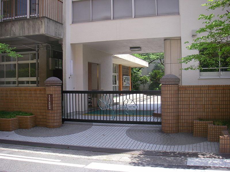 Primary school. 520m to Nagoya City hollyhock Elementary School