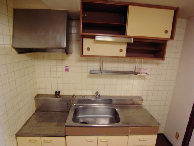 Kitchen. Gas stove can be installed