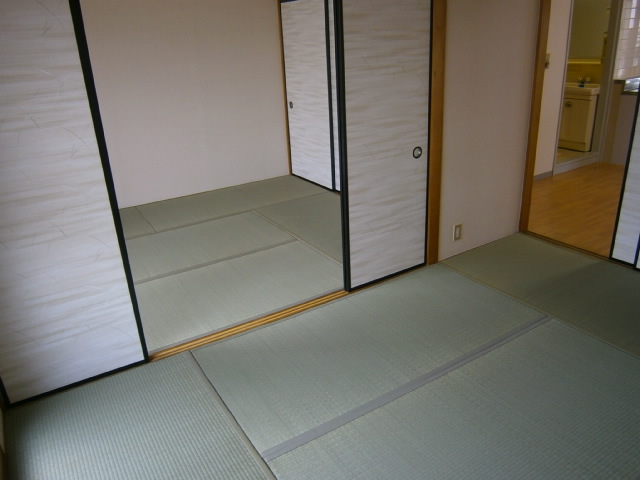 Living and room. Between Japanese-style room 2