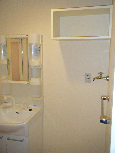 Washroom. Shampoo dresser ・ Laundry Area