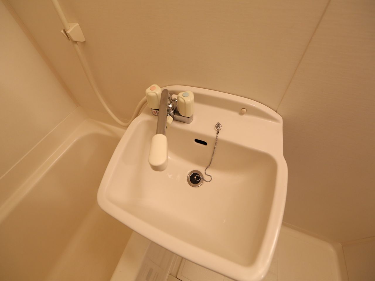 Washroom. Wash basin (bathroom)