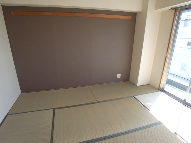 Living and room. Japanese-style room is calm and be Gorone