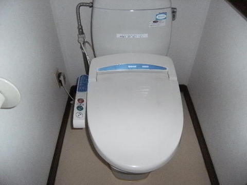 Toilet. 1F toilet