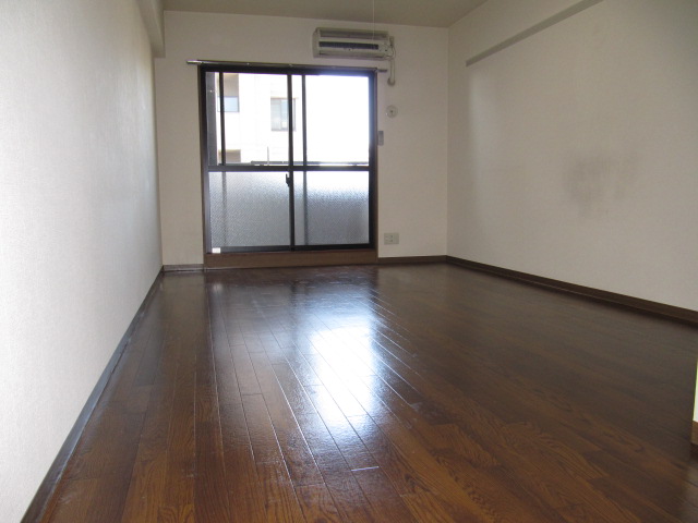 Other room space. Floor cushion floor ・ Yes window ※ It will be the same type of room image.
