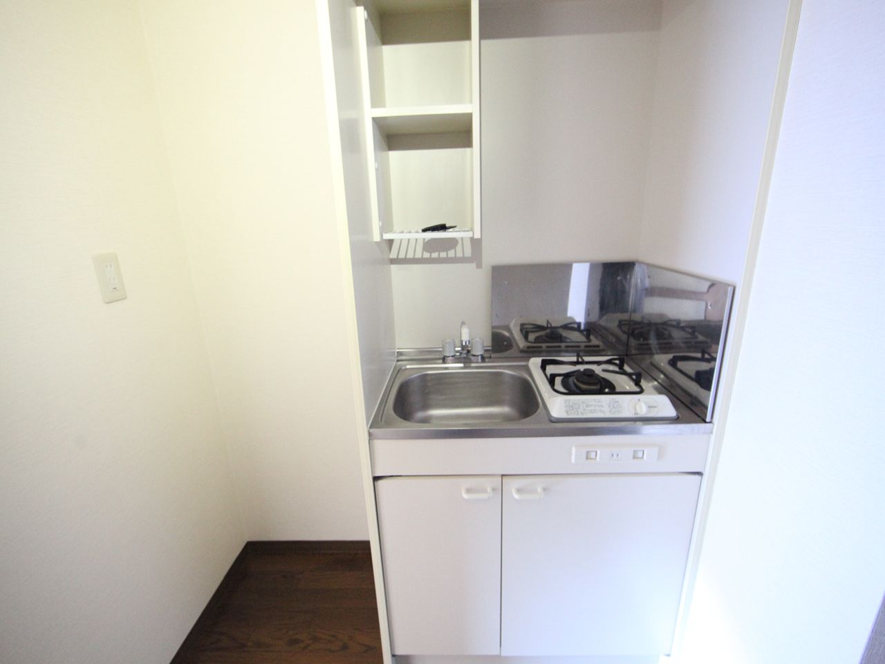 Kitchen. Kitchen (gas 1-neck) Refrigerator ・ Range, etc. You can offer