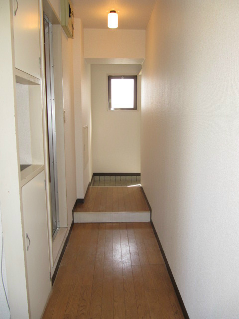 Other room space. From Western-style to the door