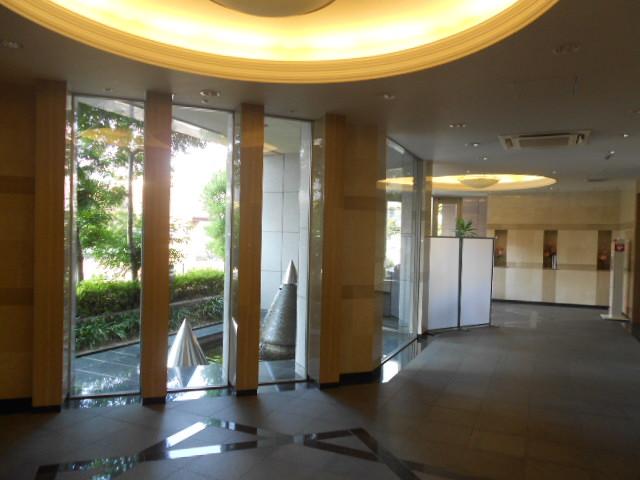 Entrance. It is the entrance lobby with a brightness and calm.