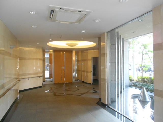 Entrance. Bright entrance lobby.