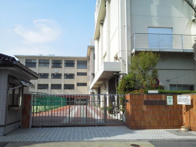 Other. Kinjo Gakuin Junior High School ・  ・  ・ A 15-minute walk