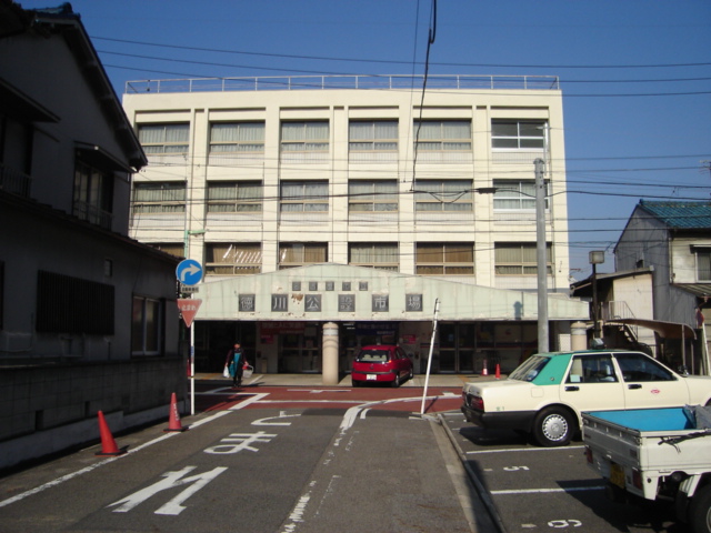 Supermarket. 190m until the Tokugawa public market (super)