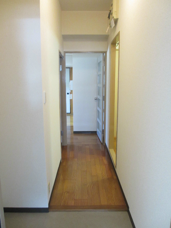 Other room space. From the front door ・  ・  ・ 