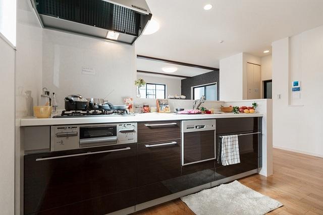 Same specifications photo (kitchen). Kitchen construction cases