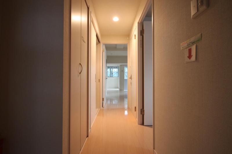 Other room space. Corridor as seen from the entrance side