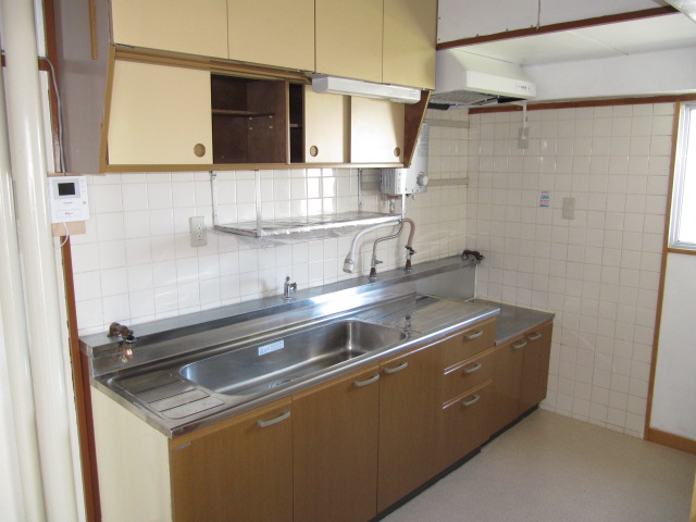 Kitchen. Gas stove installation Allowed