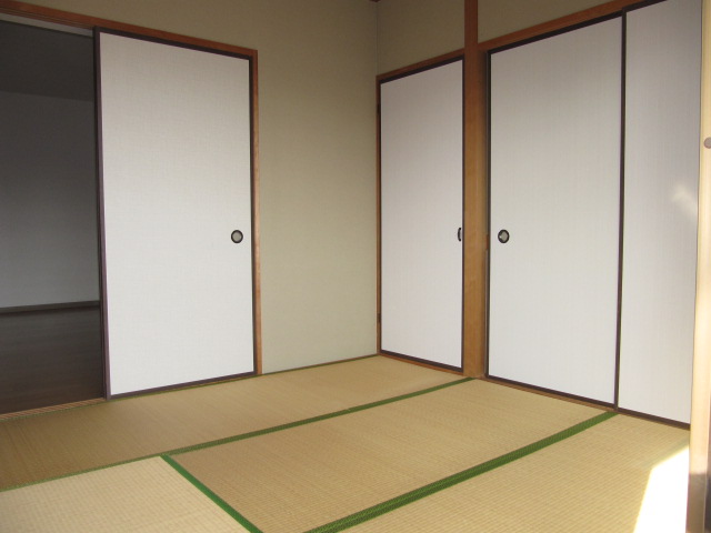 Other room space. Japanese-style room 4.5 Pledge