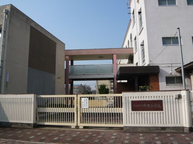 Primary school. 650m up to municipal Tsutsui elementary school (elementary school)