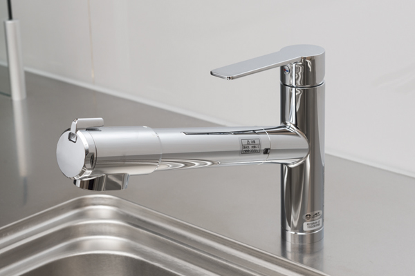 Kitchen.  [Water purifier with a single lever mixing faucet] Single lever mixing faucet that the switching of the water purification and the shower can be easily. With a water purifier, You can use the clean water (same specifications)