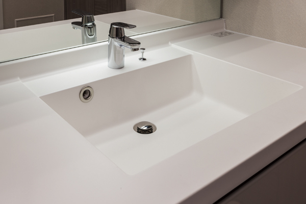 Bathing-wash room.  [Artificial marble countertops] Artificial marble finish vanity counter strike a luxury and sense of quality. Because of the bowl section and the integral, Easy to clean, Always cleanliness will be maintained (same specifications)