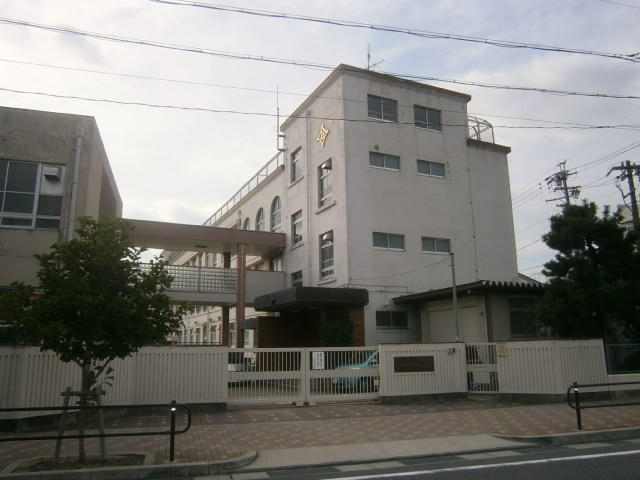 Primary school. 718m to Nagoya Municipal Tsutsui Elementary School (elementary school)