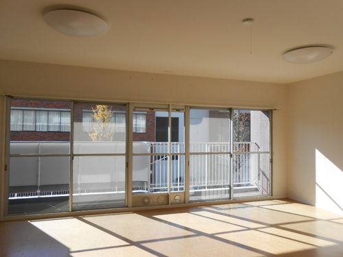 Living and room. Bright lighting plenty of living-dining kitchen about 18.5 tatami