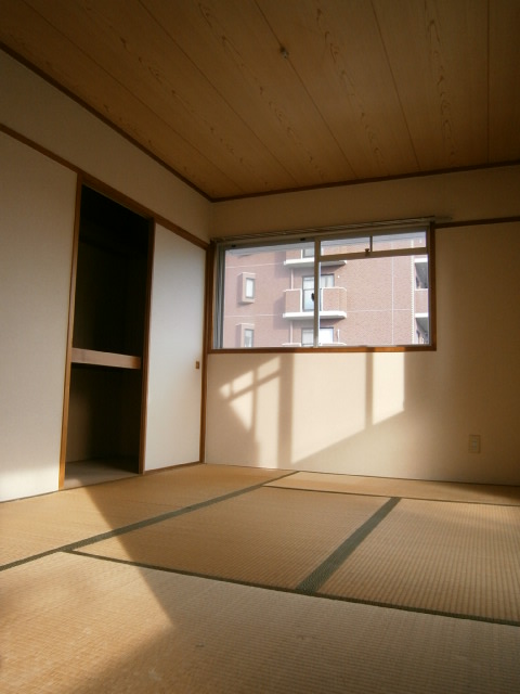 Living and room. Japanese-style room 6 tatami