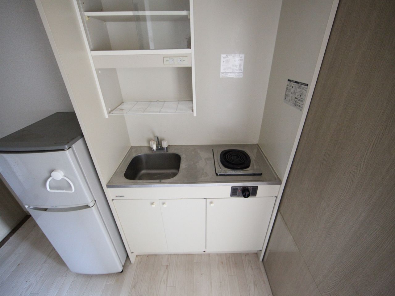 Kitchen. Kitchen (IH stove) refrigerator ・ Range, etc. You can offer