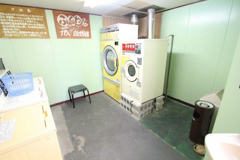 Other common areas. Launderette. 