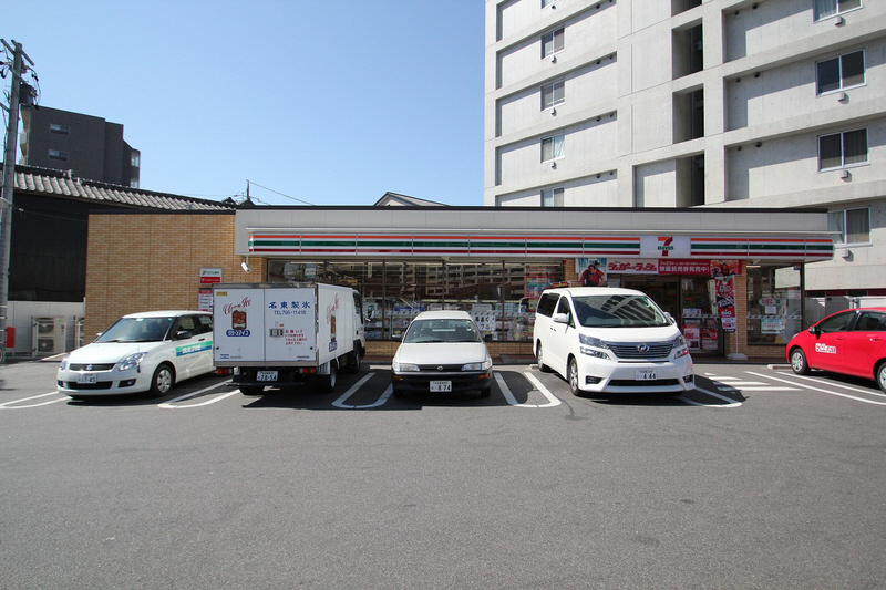 Convenience store. Seven-Eleven 30m to Nagoya new can be 2-chome (convenience store)