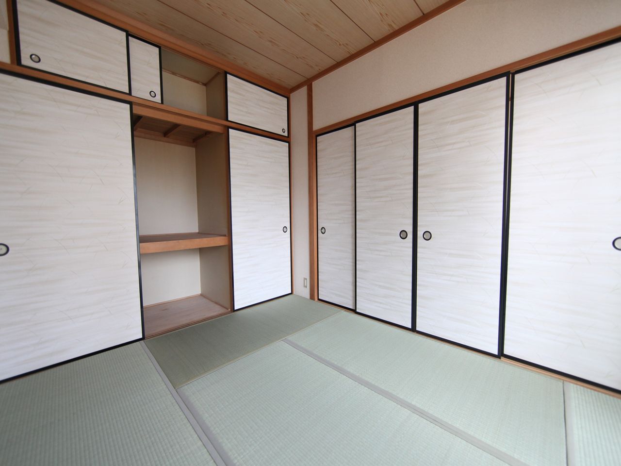 Receipt. Japanese-style room 6 quires Storage enhancement