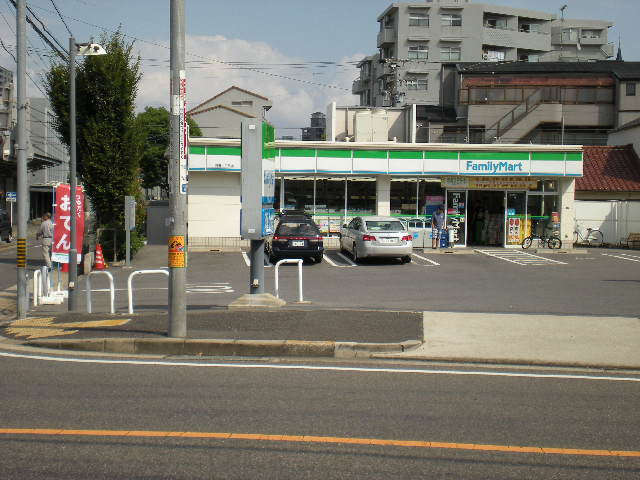 Convenience store. 320m to Family Mart (convenience store)