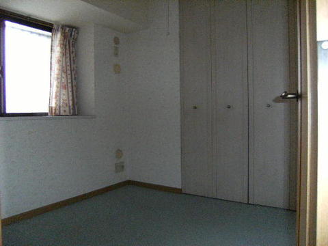 Other room space. North Western-style