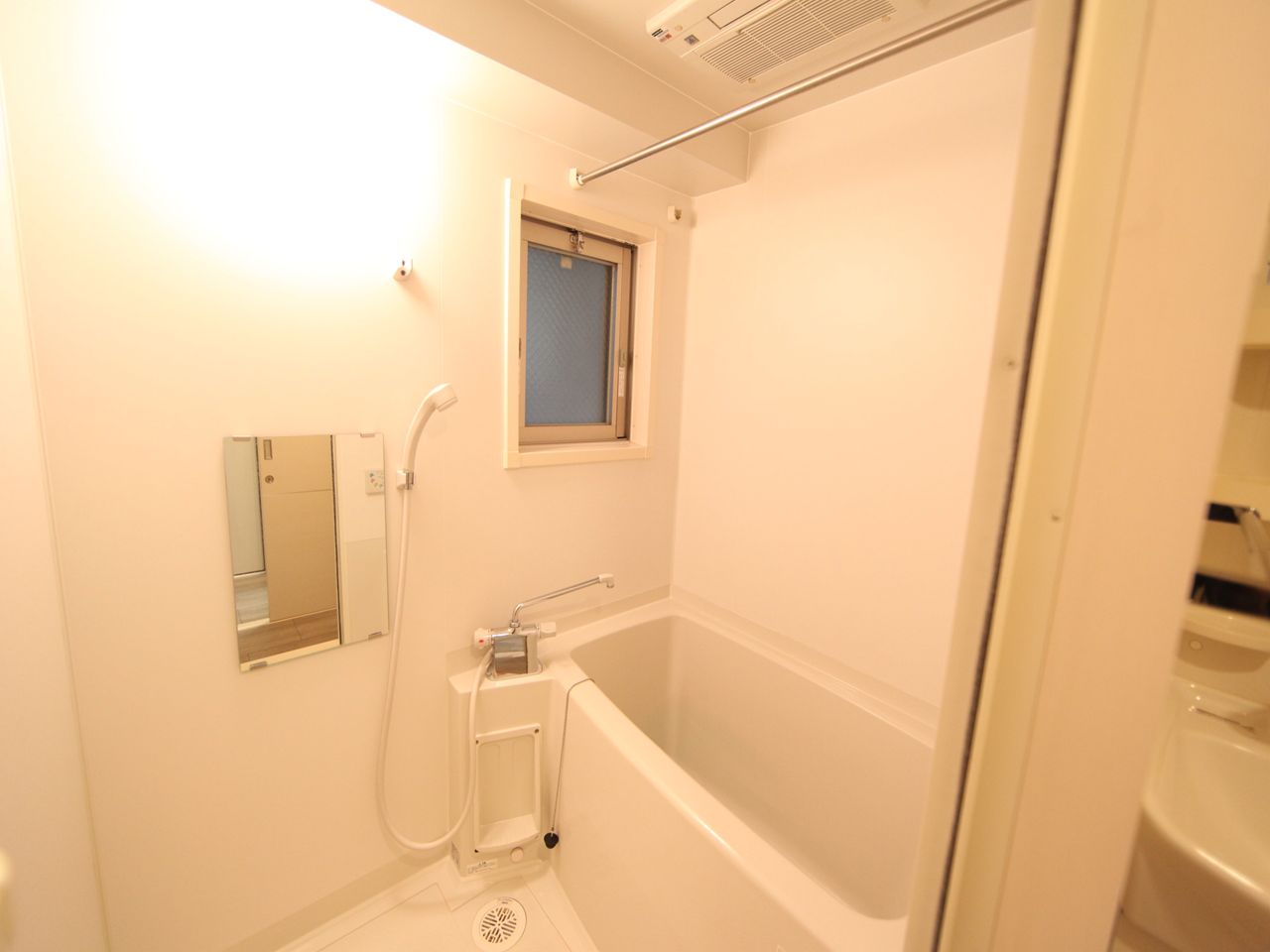 Bath. With reheating Bath with bathroom heating dryer With windows (ventilation good)