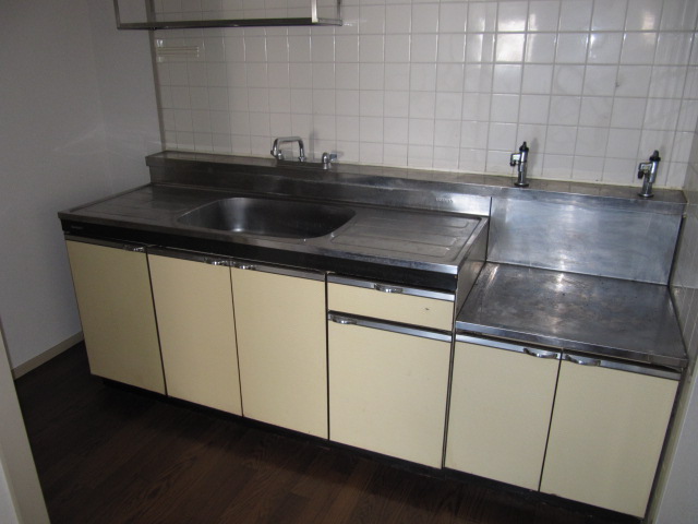 Kitchen. Two-burner gas stove installation Allowed