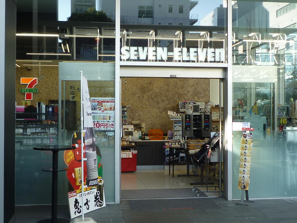 Convenience store. Seven-Eleven Nagoya Burossa store up (convenience store) 345m