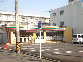 Convenience store. 461m to Seven-Eleven (convenience store)