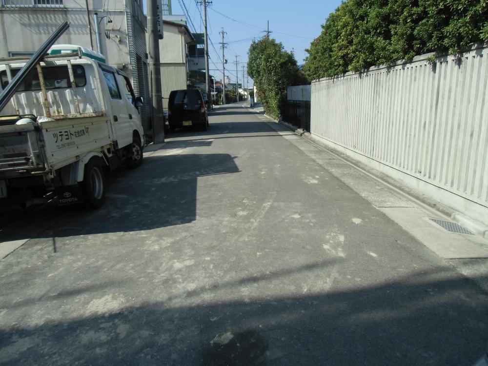Local photos, including front road. 2013.11.1 shooting
