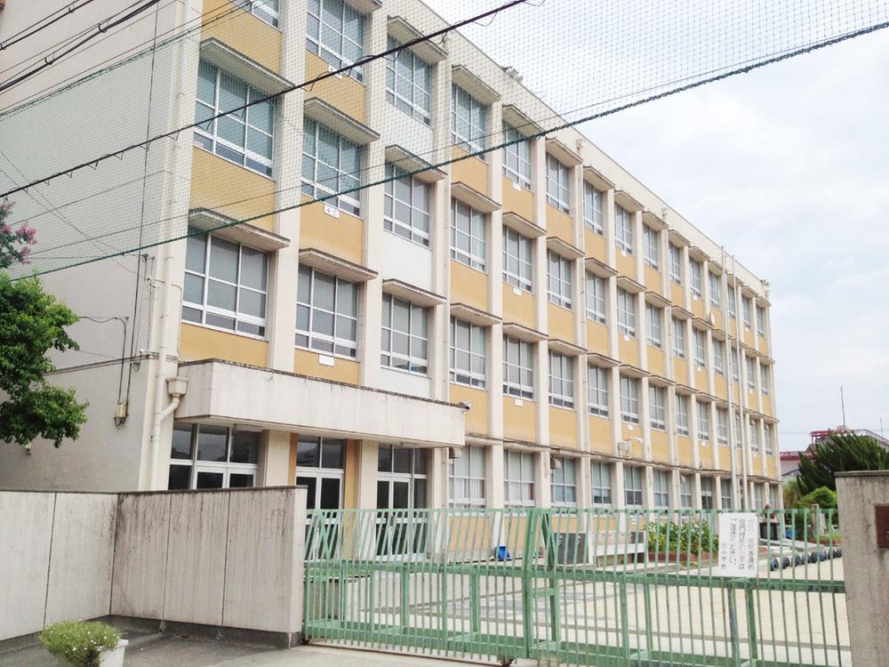 Primary school. 710m until Tsuji Elementary School
