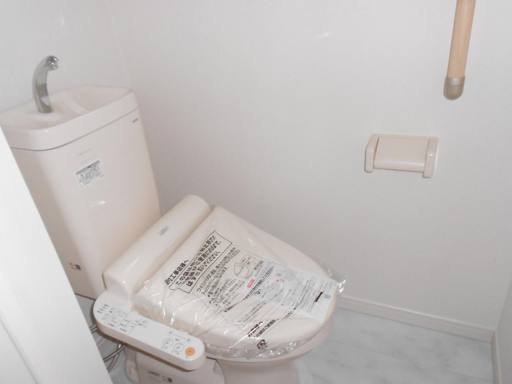 Toilet. Shower toilet (1F ・ 2F)