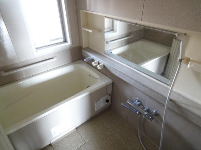 Bathroom. Indoor (10 May 2013) Shooting With heating drying function With reheating function Yes window