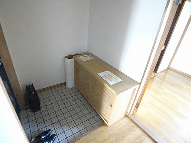 Entrance. Cupboard is attached.